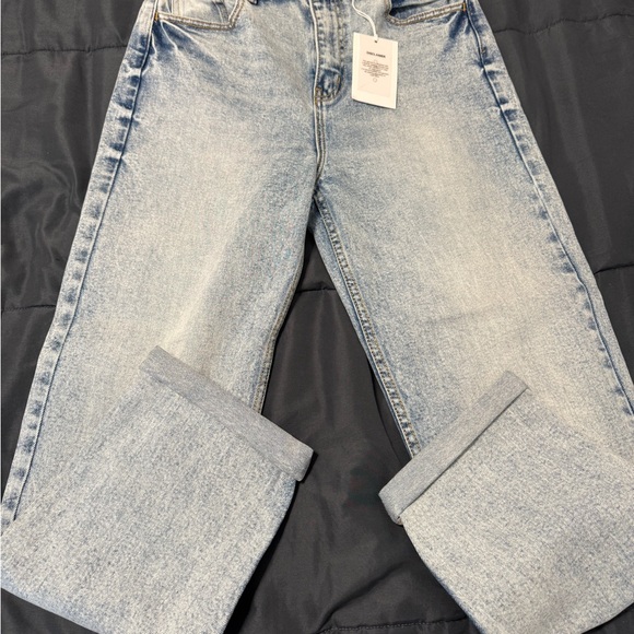 High Rise Mom Jeans - Picture 2 of 3